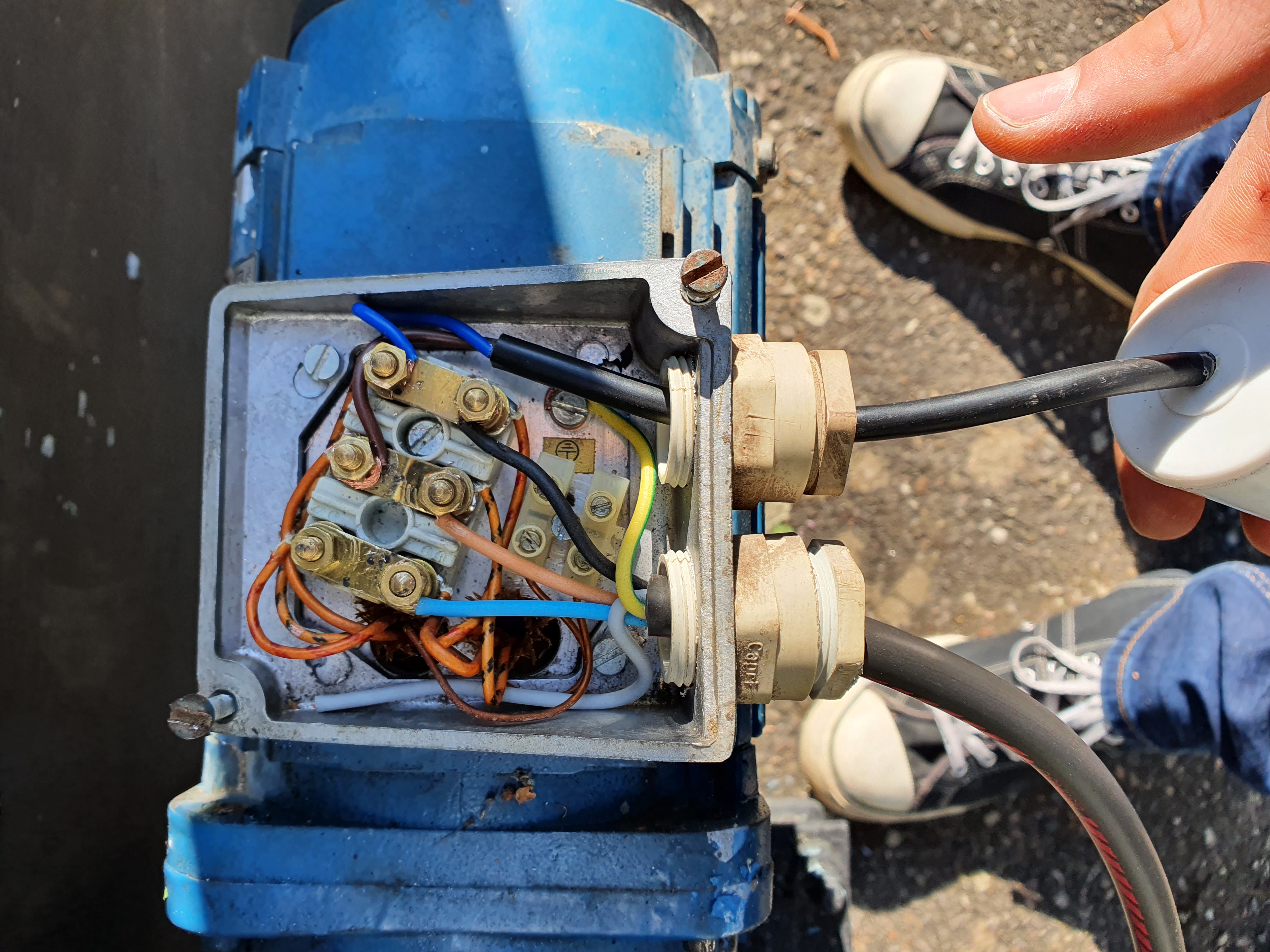 Picture of the motor connections